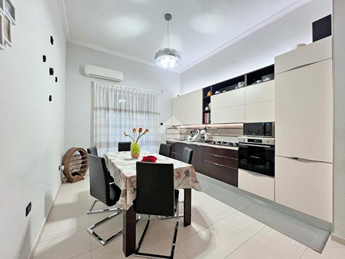 Appartamento trilocale in vendita in Via dei Carbonari Dauni, Foggia