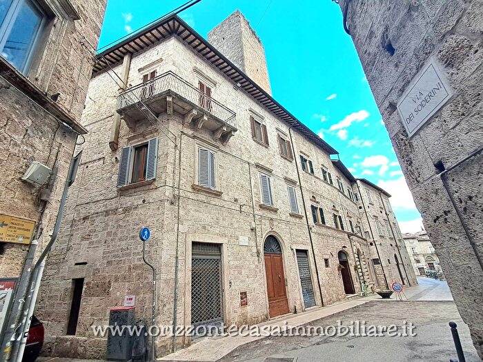 Appartamento con 9 locali in vendita in Via delle Donne, Ascoli Piceno