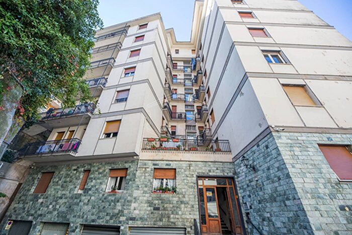 Appartamento con 6 locali in vendita in Via Capraia, Genova