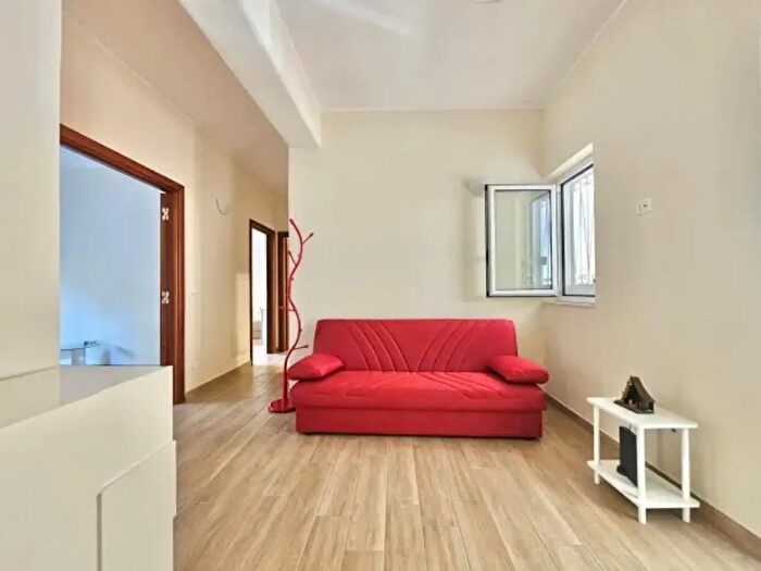 Appartamento trilocale in vendita in Via Domenico Fontana, Napoli