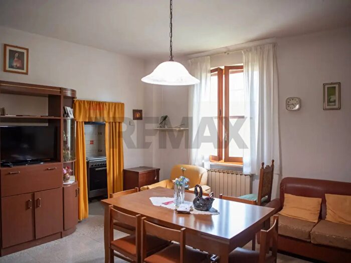 Casa con 7 locali in vendita in Via Roma, Trecastelli