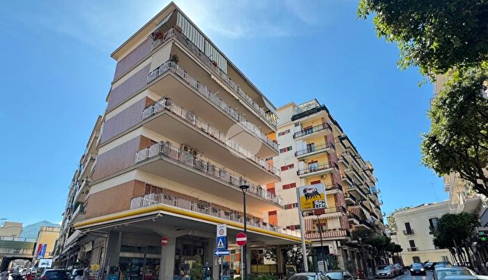 Appartamento con 5 locali in vendita in Via Emanuele Gianturco, San Giorgio A Cremano