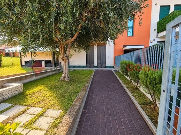 Appartamento quadrilocale in vendita in Via Pasini Snc, Solesino