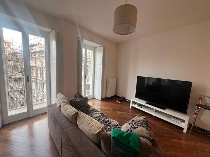 Appartamento trilocale in affitto in Via dei Fabbri, Carrobbio, Milano