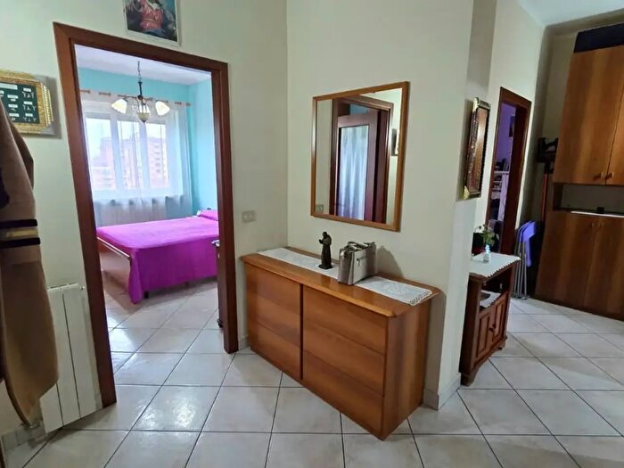 Appartamento trilocale in vendita in Via Orvieto, Torino