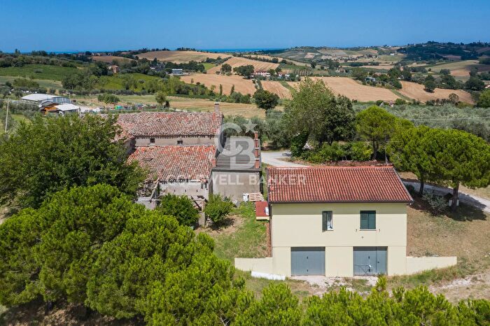 Casa con 10 locali in vendita in Via Canneto, Coriano
