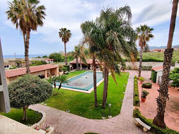 Appartamento con 5 locali in vendita in Via Mohandas Karamchand Gandhi, Rometta