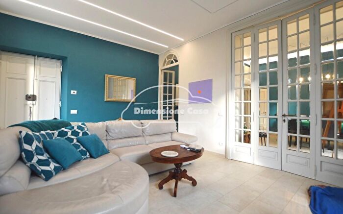 Appartamento con 5 locali in vendita in Lucca