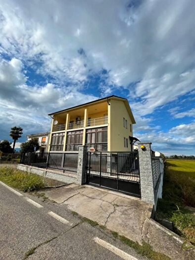 Appartamento con 6 locali in vendita in Via Campora Vercelli, Vercelli