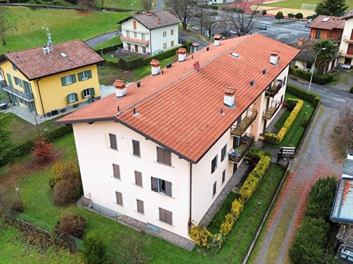 Appartamento trilocale in vendita in Via Michelangelo da Caravaggio, Clusone