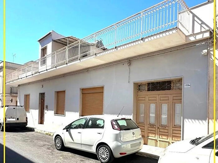 Casa con 5 locali in vendita in Via Piave, Avola