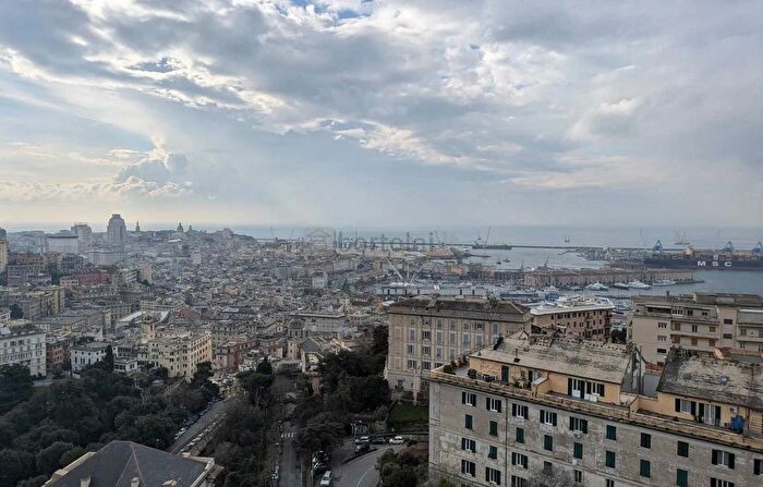 Appartamento con 12 locali in vendita in Corso Firenze, Genova