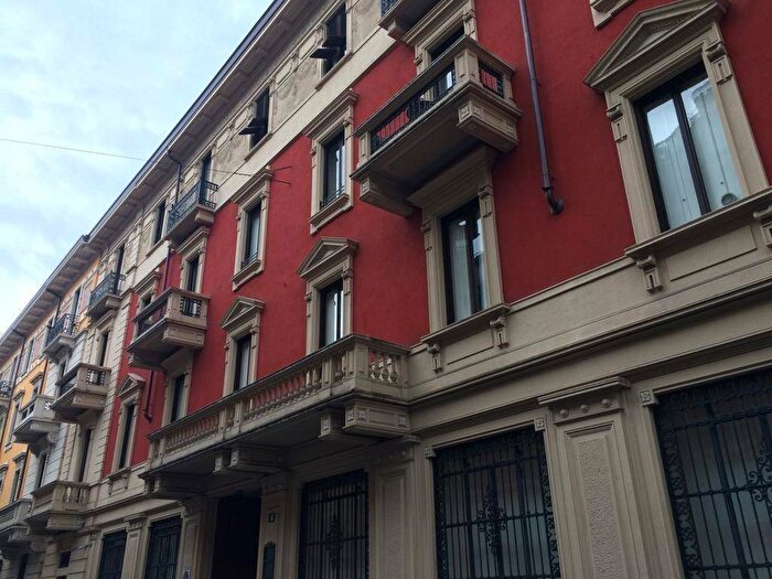 Appartamento con 5 locali in affitto in Via Spartaco, Montenero, Milano