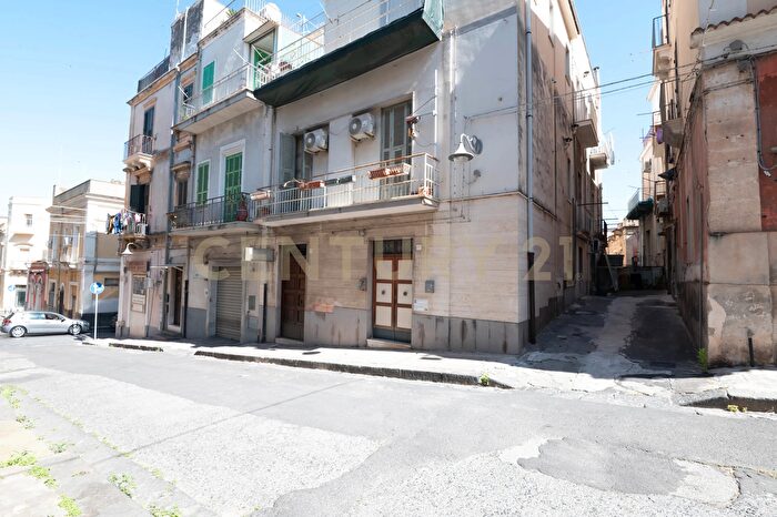 Appartamento con 6 locali in vendita in Via Notaro Jacopo, Lentini