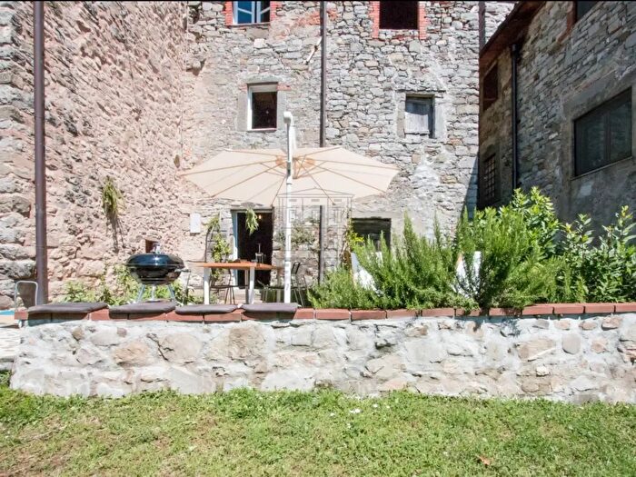 Casa con 5 locali in vendita in Località Carraia, Pescaglia