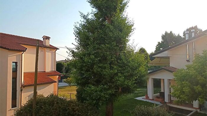 Appartamento quadrilocale in vendita in Sernaglia della Battaglia Falzè di Piave, Montebelluna