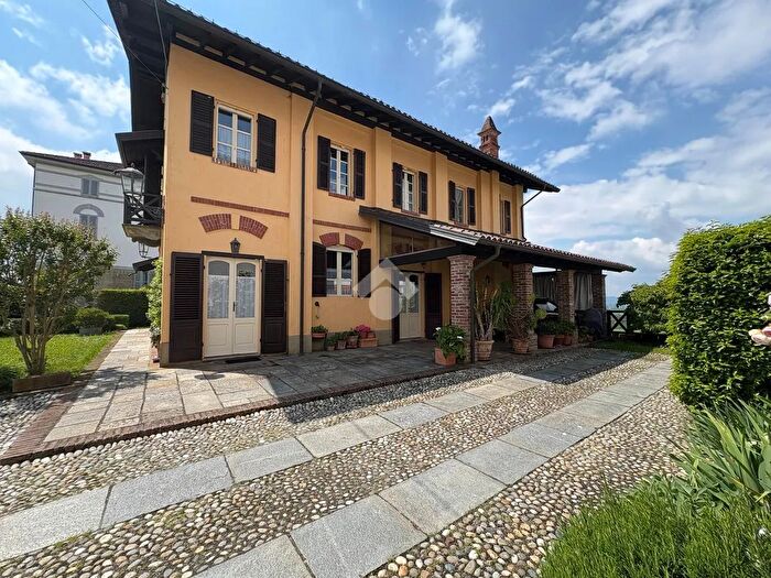 Casa con 6 locali in vendita in Via Emanuele Filiberto, Borgomasino