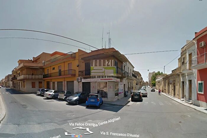 Casa quadrilocale in vendita in Via Dante, Avola