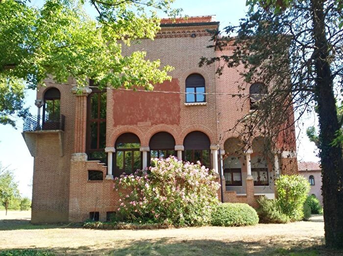 Casa con 10 locali in vendita in Borgo Virgilio