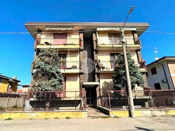Appartamento con 5 locali in vendita in Via Pastrengo, Magenta