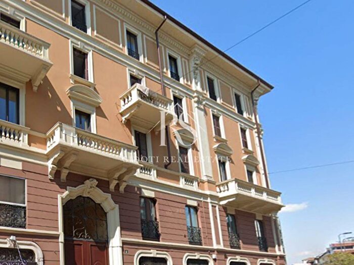 Appartamento bilocale in affitto in Via Bernardino Corio, Porta Romana Medaglie d'Oro, Milano