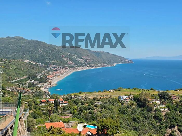 Appartamento trilocale in vendita in Via Guardiola Vecchia, Taormina