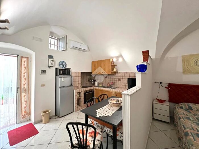 Casa bilocale in vendita in Vico I Murigini, Ceglie Messapica