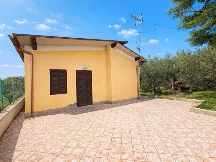 Casa bilocale in vendita in Via del Ponte di Pantano, Roma