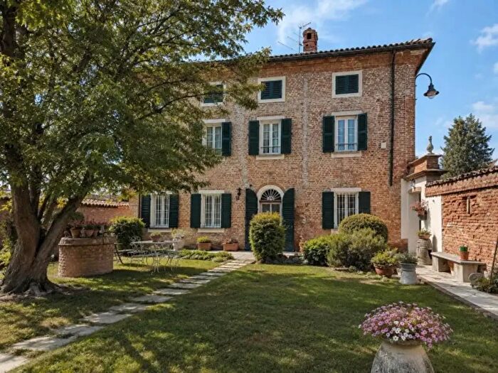 Casa con 6 locali in vendita in Piazza Vittorio Veneto, Quargnento