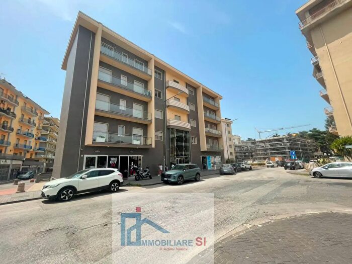Appartamento con 5 locali in vendita in Via Enzo Marmorale, Benevento