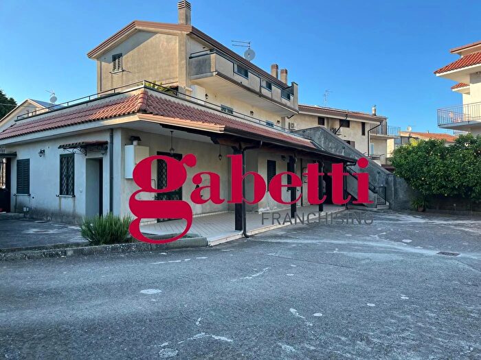 Appartamento con 5 locali in vendita in Via della Ratta, Caserta