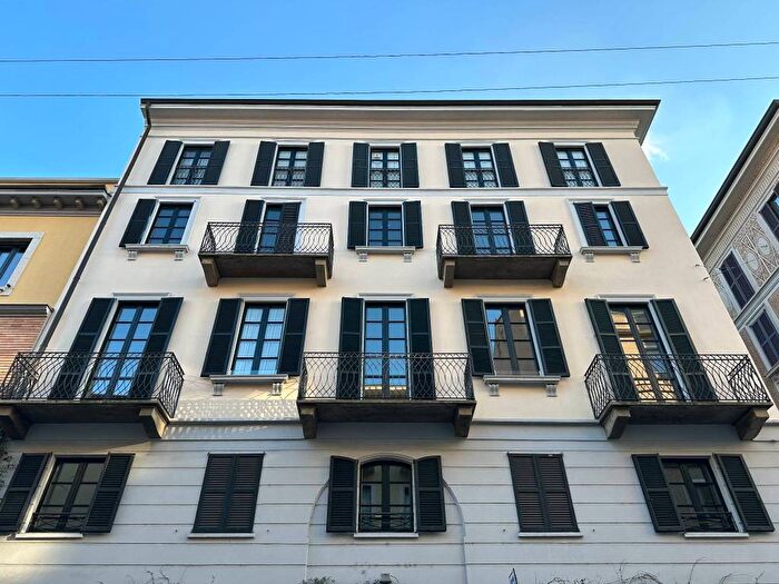 Appartamento quadrilocale in affitto in Via Pontaccio, Brera, Milano