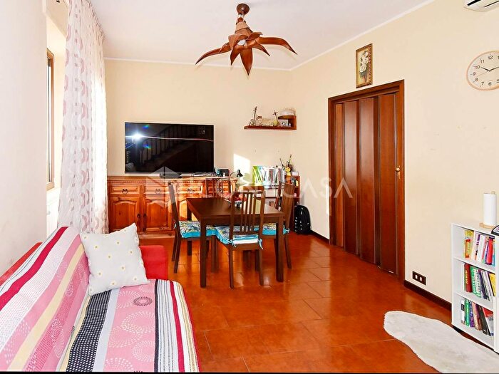 Appartamento trilocale in vendita in Via Fratelli Cairoli, Canegrate