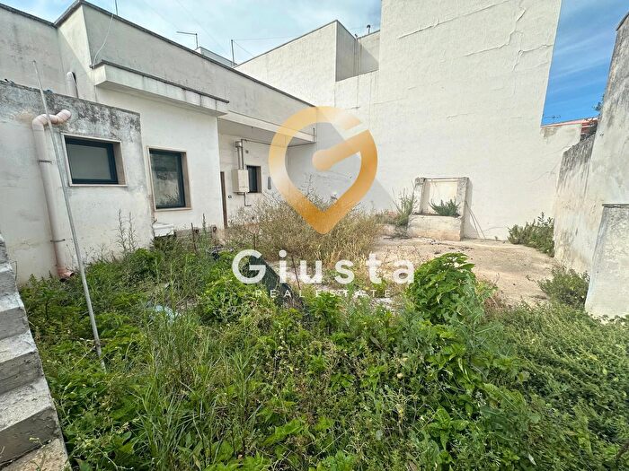 Casa trilocale in vendita in Via Tripoli, Torchiarolo