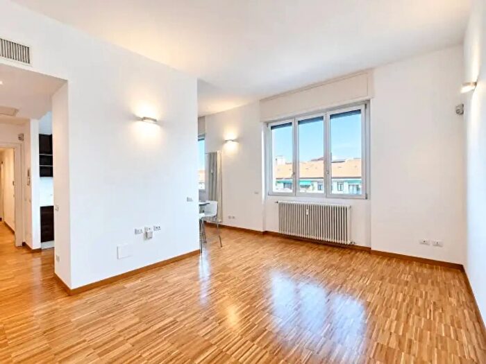 Appartamento trilocale in affitto in Via Giulio E Corrado Venini d, Milano
