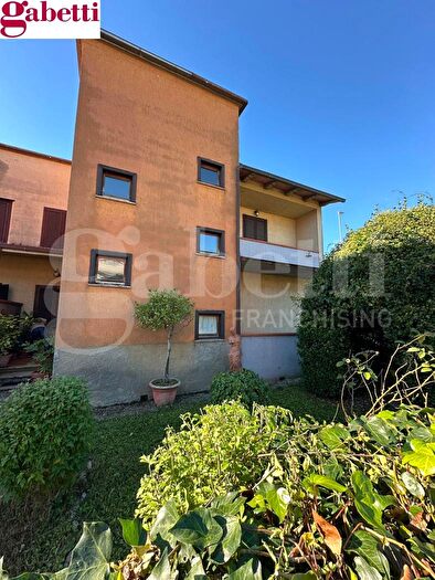 Casa con 7 locali in vendita in Sovicille