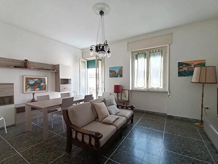 Appartamento quadrilocale in vendita in Via Marco Polo, Viareggio