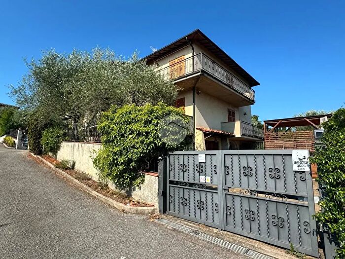 Casa con 8 locali in vendita in Via Filippo Brunelleschi, San Casciano In Val Di Pesa