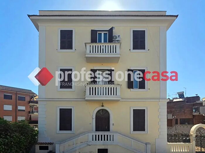 Appartamento trilocale in vendita in Via dei Gonzaga, Roma