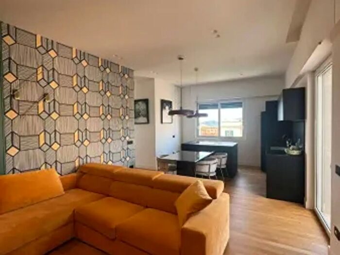 Appartamento trilocale in vendita in Via Manzoni, Napoli