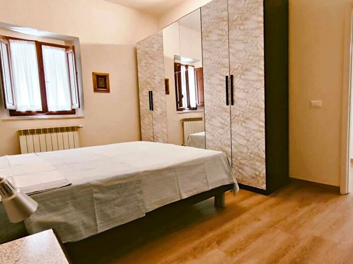 Appartamento trilocale in affitto in Via Dei Vanni, Ponte alla Vittoria, Firenze