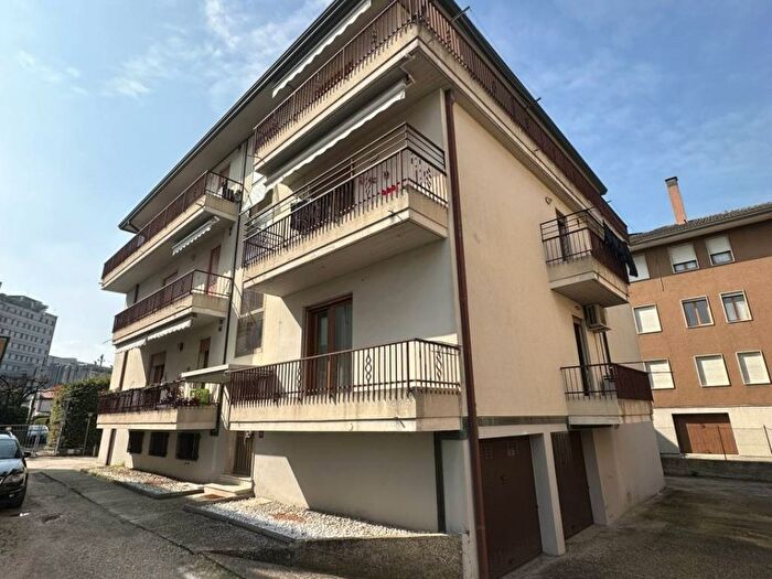 Appartamento quadrilocale in affitto in Santa Sofia Altinate, Padova