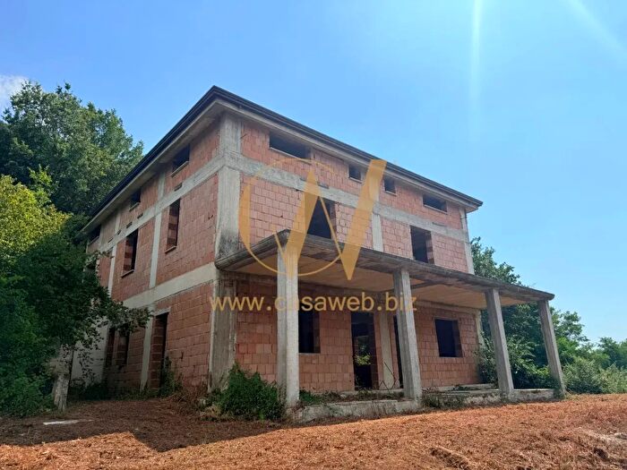Casa con 12 locali in vendita in Via Villanuova, Caiazzo