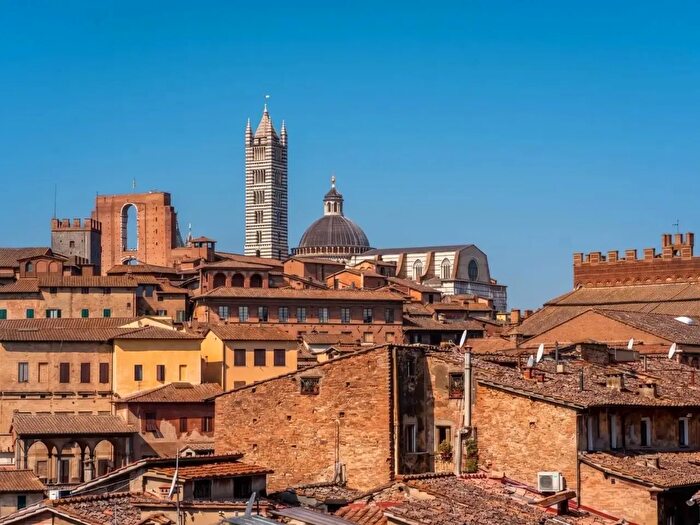 Appartamento con 5 locali in vendita in El Porrione, Siena