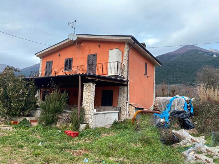 Casa trilocale in vendita in Balsorano