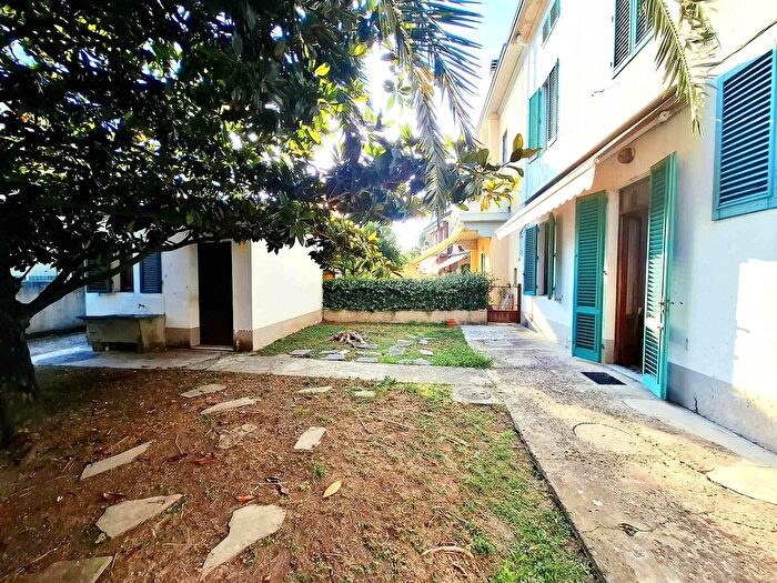 Casa con 11 locali in vendita in Prato