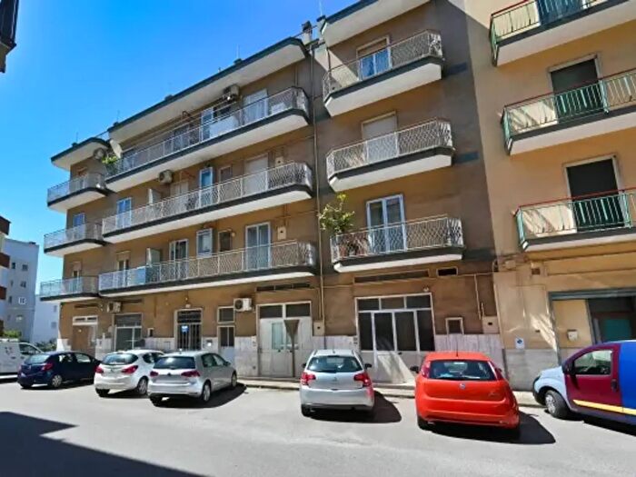 Appartamento con 5 locali in vendita in Via Giosuè Carducci, Putignano