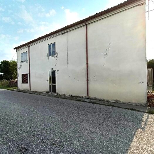 Casa con 10 locali in vendita in Crespino