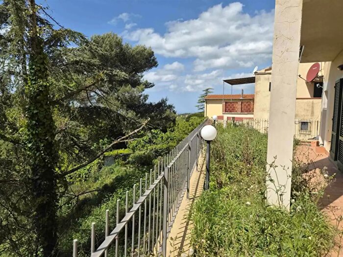 Appartamento quadrilocale in vendita in Via Roma, Montescudaio