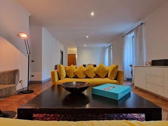 Appartamento con 5 locali in affitto in via Pontaccio, Brera, Milano